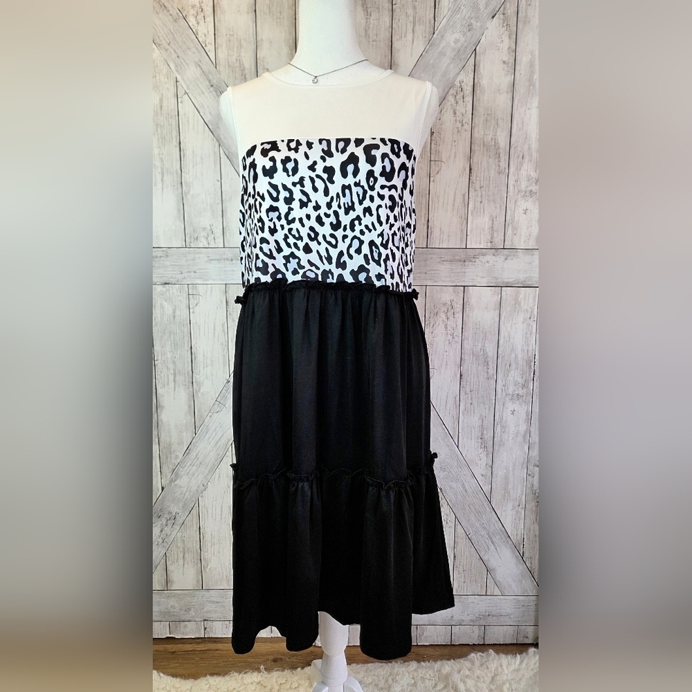 Chic Leopard Print Black and White Midi Dress - Picture 1 of 5